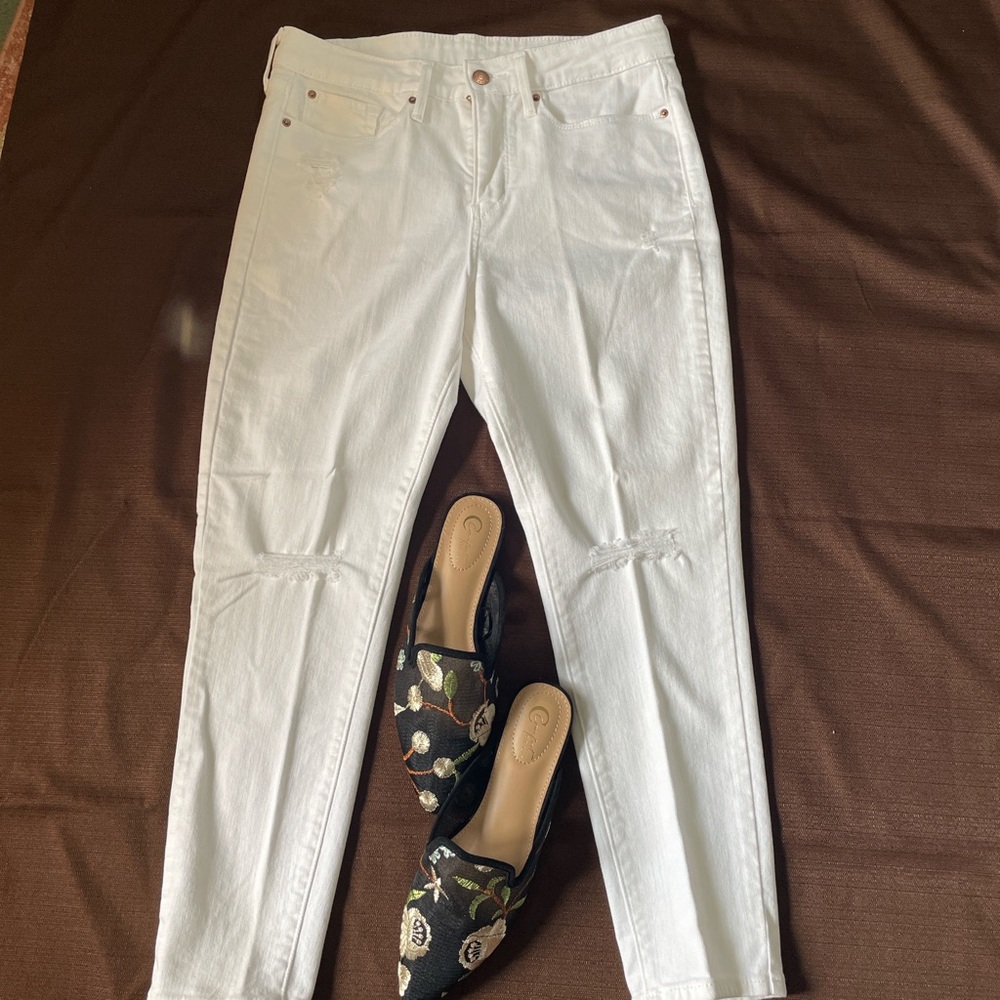 Levi's Women's White Straight Leg Jeans